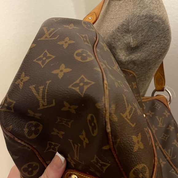 Louis Vuitton Monogram Galleria Pm - Picture 15 of 16